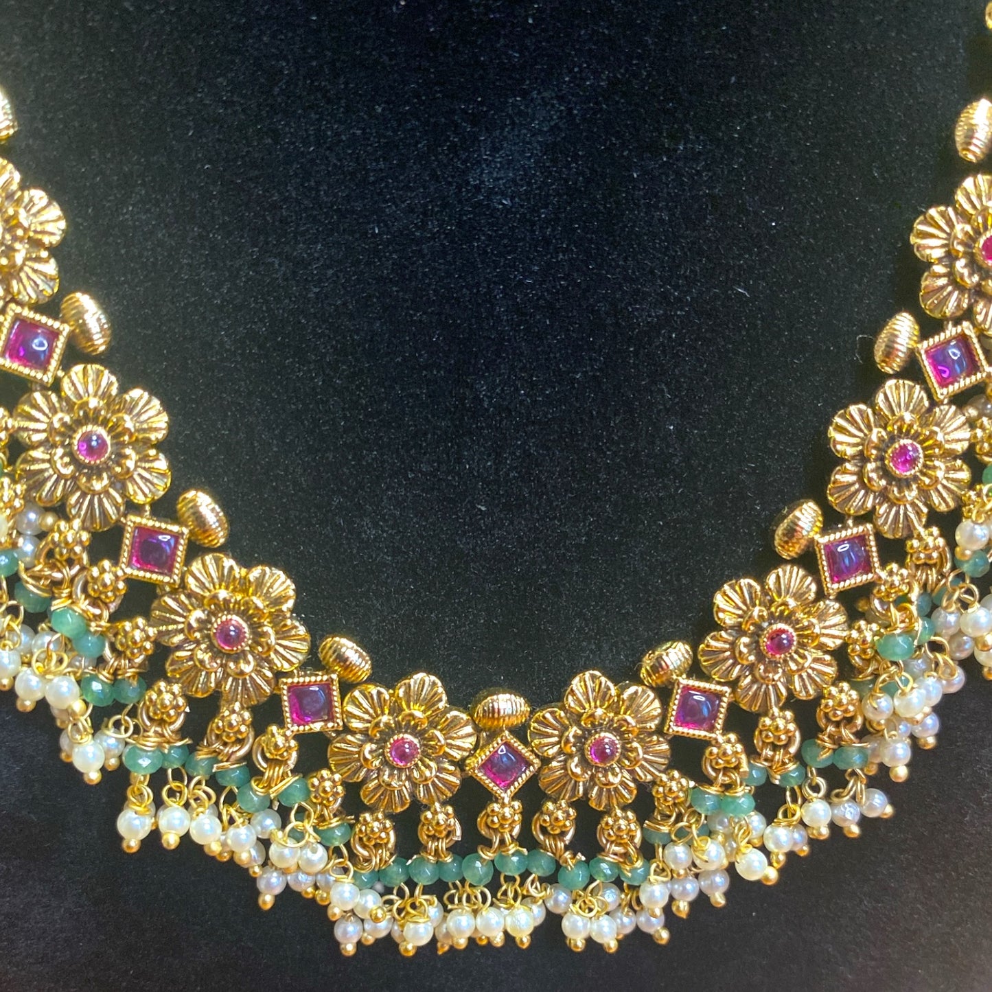 Floral necklace and earrings set
