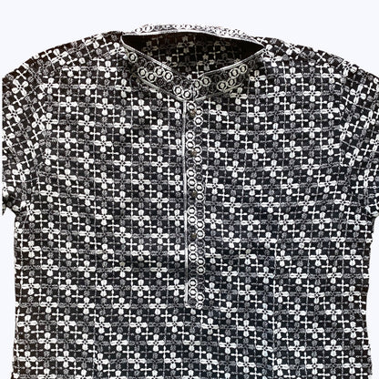 Men’s chikankari kurta set. No scarf included.