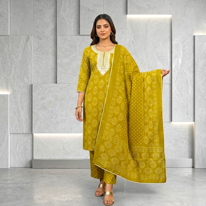 Plus size bandhani-inspired kurta set