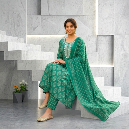 Plus size bandhani-inspired kurta set