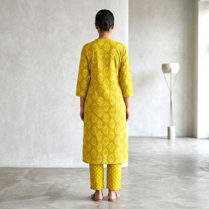 Plus size bandhani-inspired kurta set