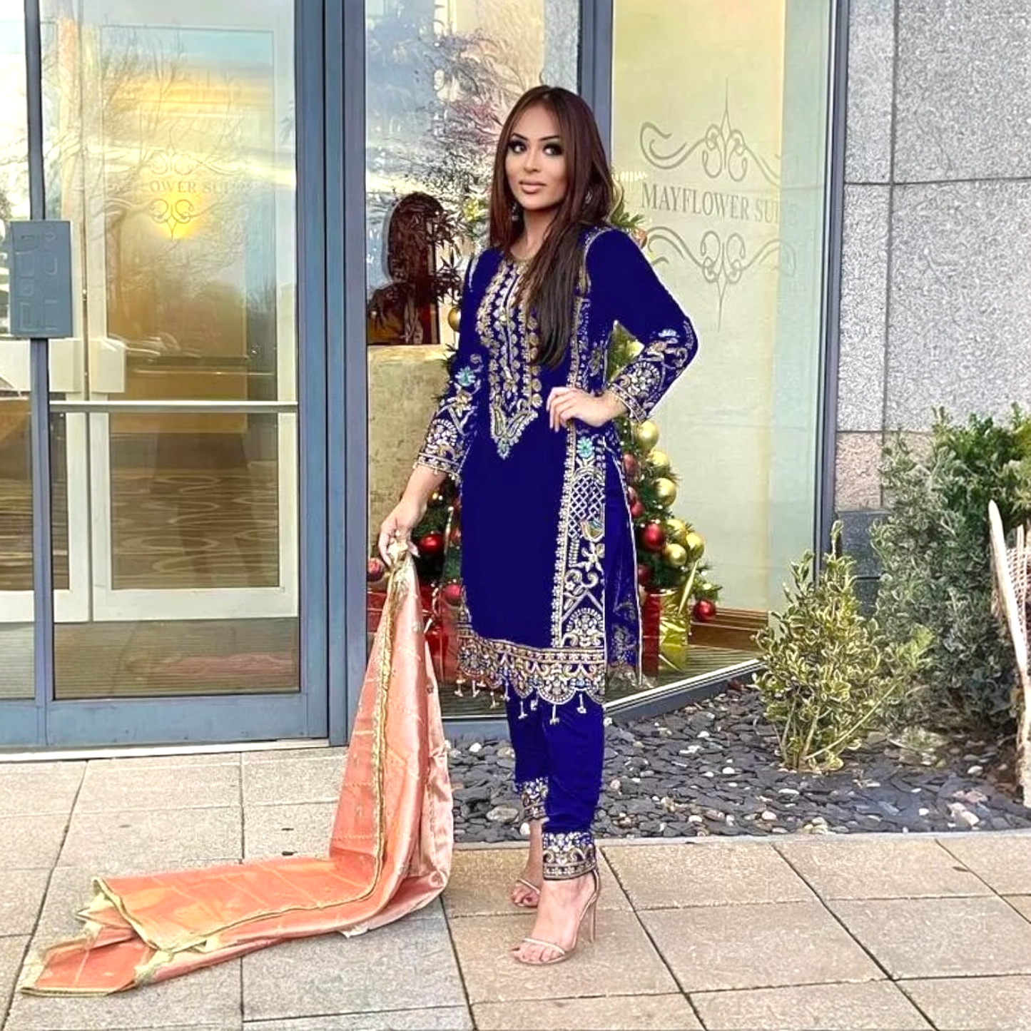 Pakistani Salwar kameez party wear